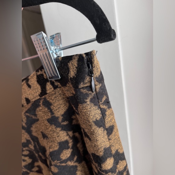 ANN TAYLOR LOFT Gold/Black Printed Pleated Mini Skirt - Picture 4 of 5